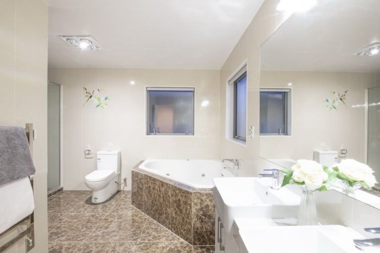 Photo of property in 3 Moville Drive, Flat Bush, Auckland, 2019