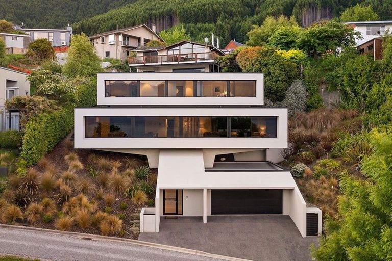 Photo of property in 15 Richards Park Lane, Fernhill, Queenstown, 9300