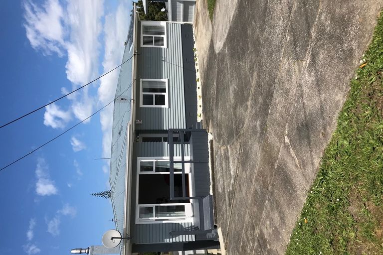 Photo of property in 20 Sylvan Crescent, Te Atatu South, Auckland, 0610