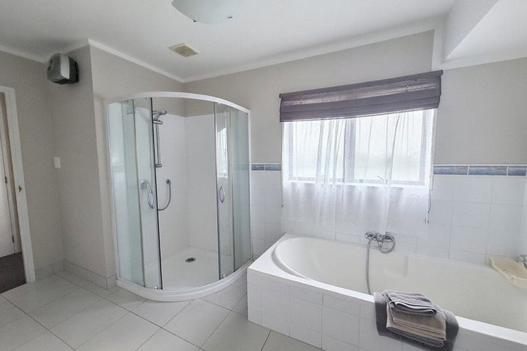 Photo of property in 19 Miriam Corban Heights, Henderson, Auckland, 0612
