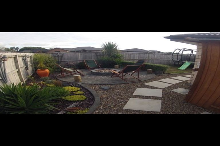 Photo of property in 22 Ripple Grove, Waiuku, 2123