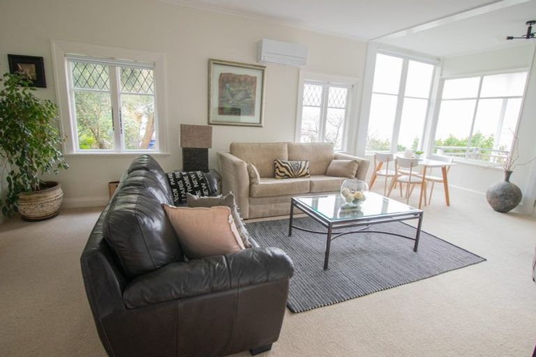 Photo of property in 10 Oriental Terrace, Mount Victoria, Wellington, 6011