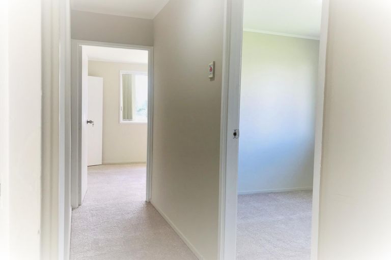 Photo of property in 20 Pukeroa Place, Papakura, 2110