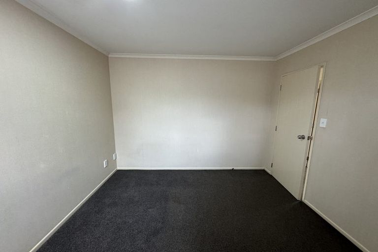 Photo of property in 16 Monash Place, Flat Bush, Auckland, 2016