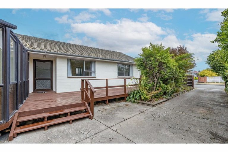 Photo of property in 66 Oakley Crescent, Hornby, Christchurch, 8042