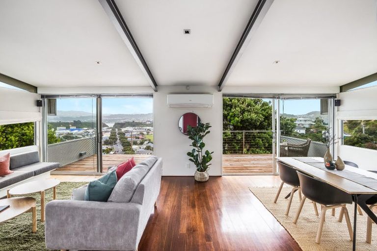 Photo of property in 124 Townsend Road, Miramar, Wellington, 6022