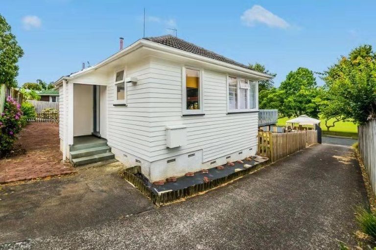 Photo of property in 8 Greenslade Crescent, Northcote, Auckland, 0627