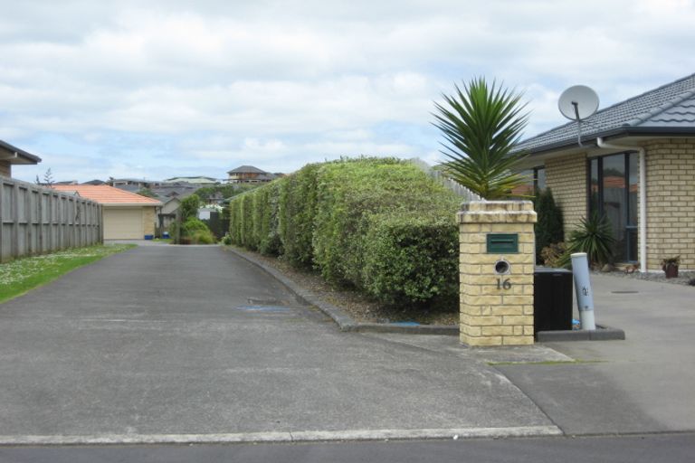 Photo of property in 16 Sunset Drive, Pukekohe, 2120