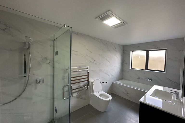 Photo of property in 8b Lynn Road, Bayview, Auckland, 0629