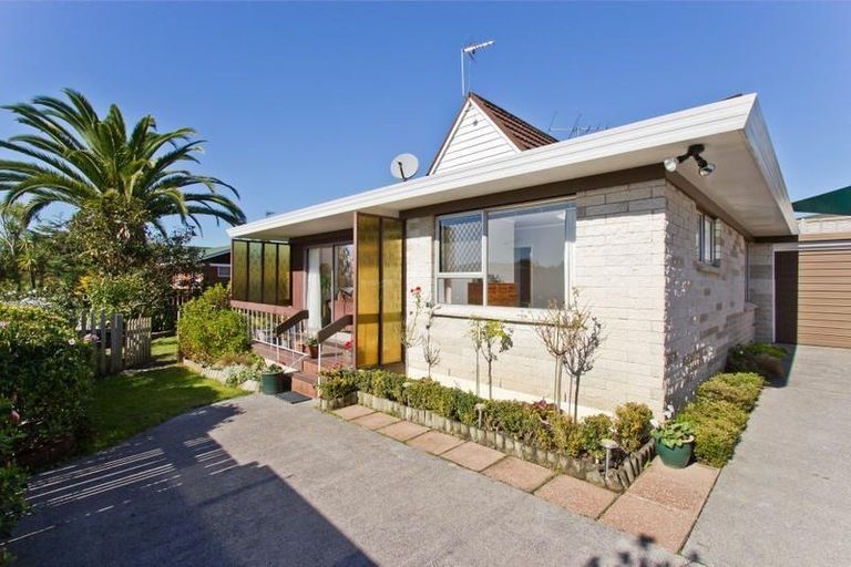 Photo of property in 2/103 Glenmore Road, Sunnyhills, Auckland, 2010