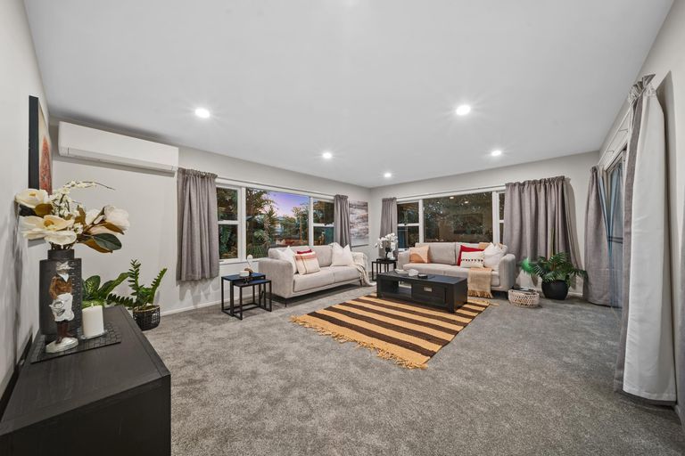 Photo of property in 6 Youngs Road, Papakura, 2110