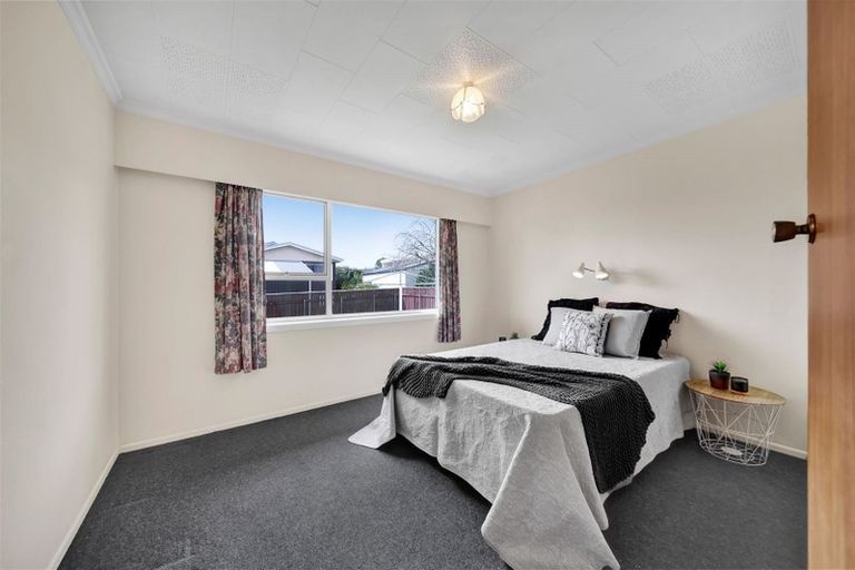 Photo of property in 43 Nevada Drive, Merrilands, New Plymouth, 4312