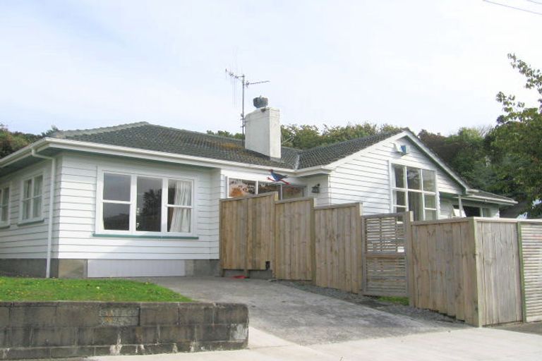 Photo of property in 1 Saint Johns Terrace, Tawa, Wellington, 5028