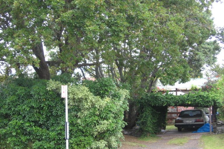 Photo of property in 139 Beach Haven Road, Beach Haven, Auckland, 0626