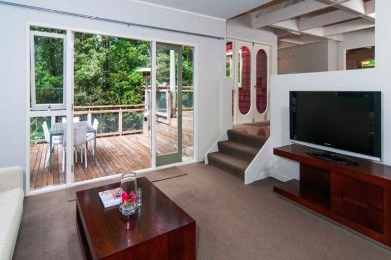 Photo of property in 14 Fitzpatrick Place, Chatswood, Auckland, 0626