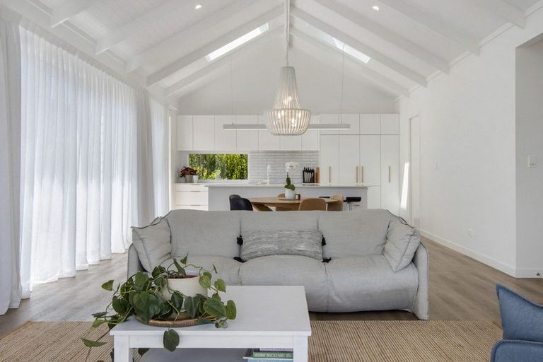 Photo of property in 2 Goldstone Place, Omokoroa, 3114