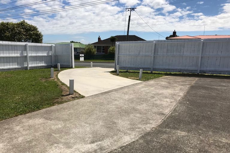 Photo of property in 20 Sylvan Crescent, Te Atatu South, Auckland, 0610