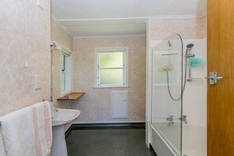 Photo of property in 1 Huia Street, Waikanae, 5036