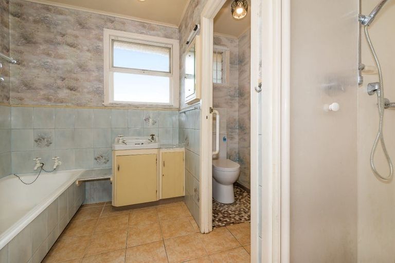 Photo of property in 98 Wharf Road, Te Atatu Peninsula, Auckland, 0610