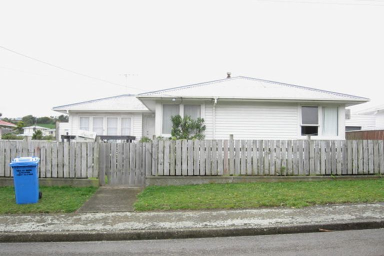 Photo of property in 23 Barclay Street, Newlands, Wellington, 6037