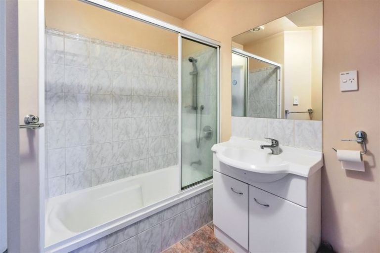 Photo of property in 25 Pooks Road, Ranui, Auckland, 0612