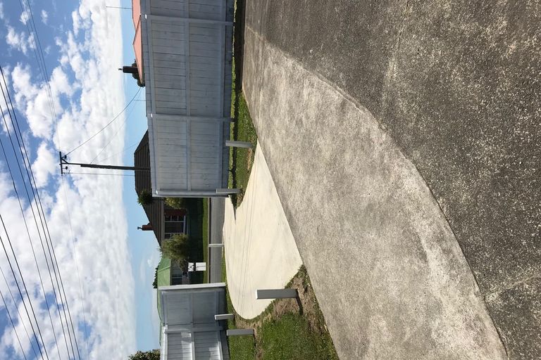 Photo of property in 20 Sylvan Crescent, Te Atatu South, Auckland, 0610