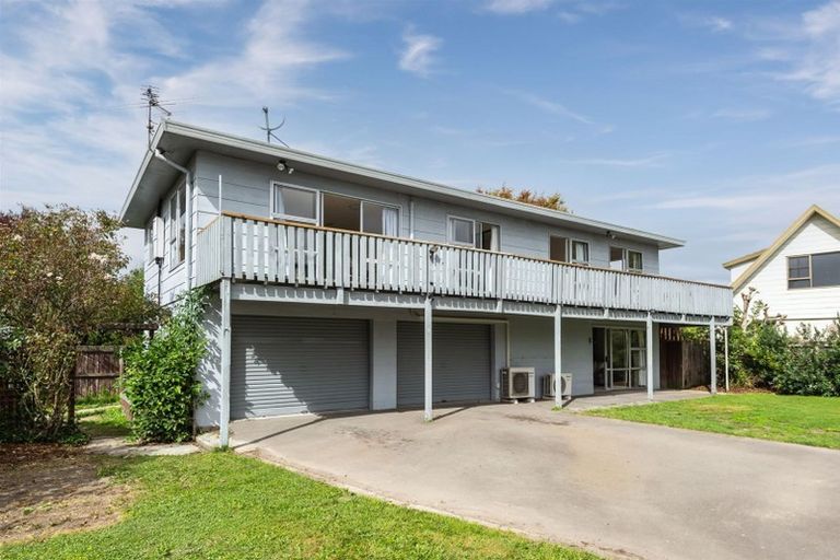 Photo of property in 6 Jenkins Avenue, Redwood, Christchurch, 8051