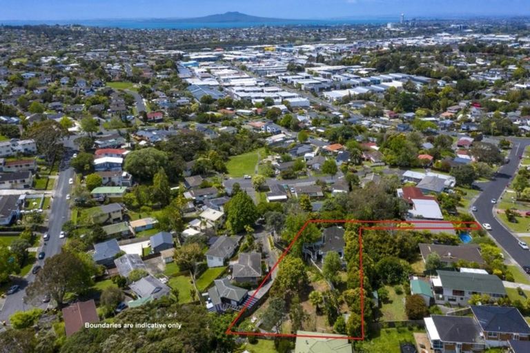 Photo of property in 50 Girrahween Drive, Totara Vale, Auckland, 0629