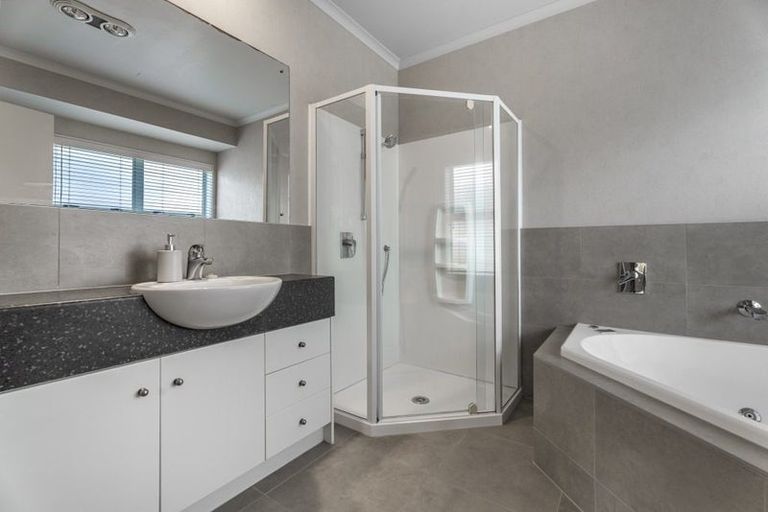 Photo of property in 9 Stranraer Crescent, Wattle Downs, Auckland, 2103