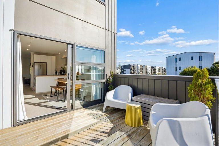 Photo of property in 2 Kaokao Lane, Mangere, Auckland, 2022