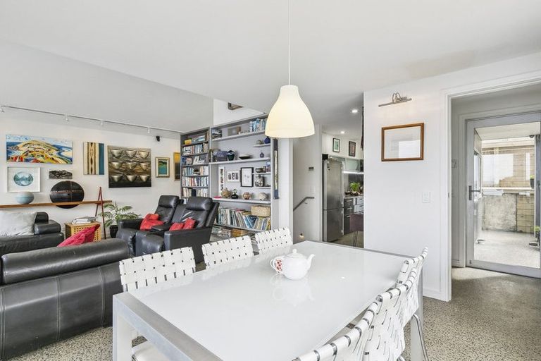 Photo of property in 100 Owhiro Bay Parade, Owhiro Bay, Wellington, 6023