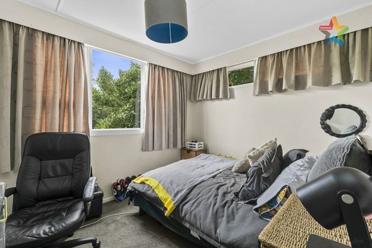 Photo of property in 17 Maple Grove, Maungaraki, Lower Hutt, 5010