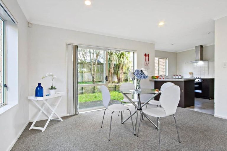 Photo of property in 9 Charta Place, Sunnyvale, Auckland, 0612