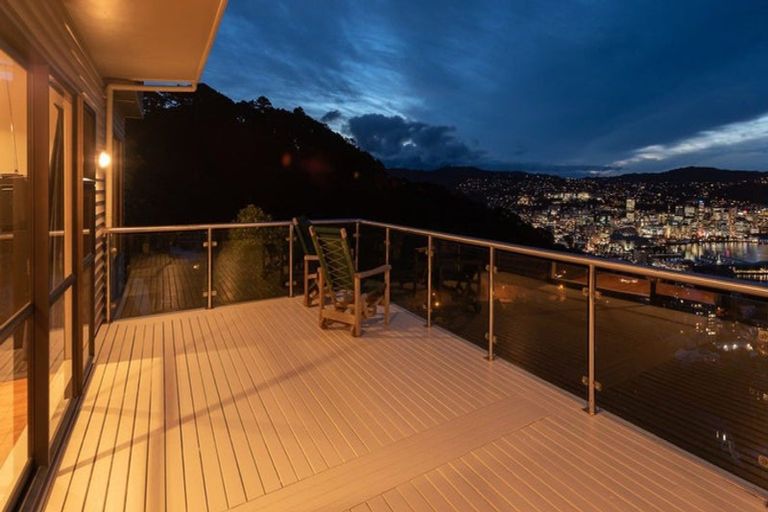 Photo of property in 22 Robieson Street, Roseneath, Wellington, 6011