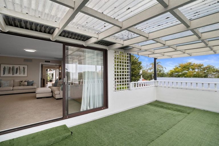 Photo of property in 2/531 Beach Road, Murrays Bay, Auckland, 0630