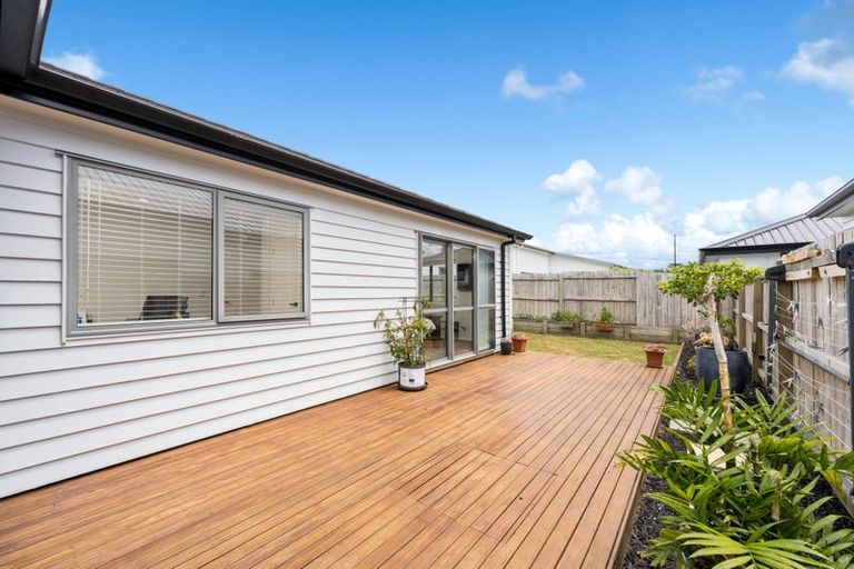 Photo of property in 24 Tarras Road, Kumeu, 0810