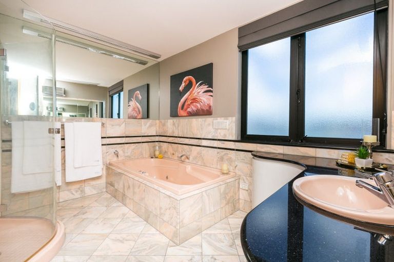 Photo of property in 32 Seatoun Heights Road, Seatoun, Wellington, 6022