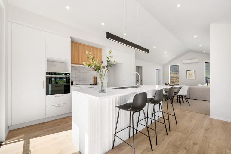 Photo of property in 3 Simpson Crescent, Wanaka, 9305