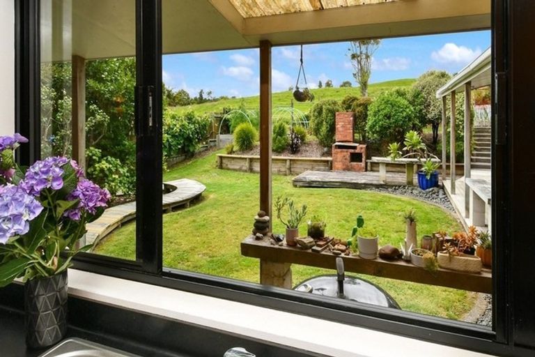 Photo of property in 16 Opanuku Road, Henderson Valley, Auckland, 0612