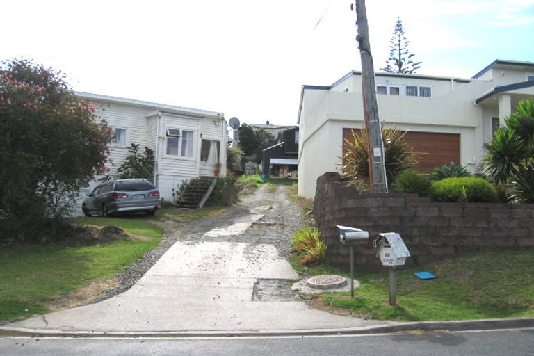Photo of property in 21a Korotaha Terrace, Rothesay Bay, Auckland, 0630
