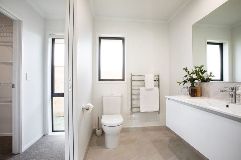 Photo of property in 54 Kitemaunga Avenue, One Tree Point, 0118