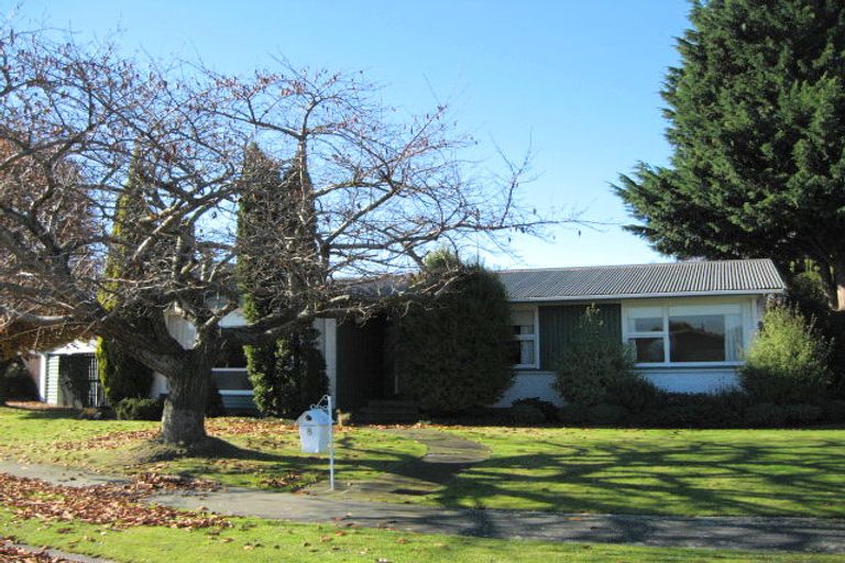 Photo of property in 8 Neave Place, Hillmorton, Christchurch, 8025