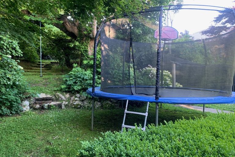 Photo of property in 9 Homewood Crescent, Karori, Wellington, 6012