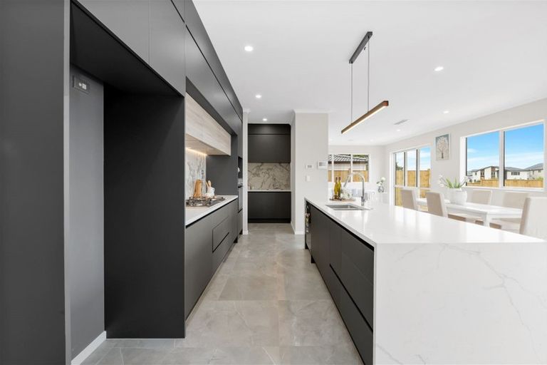 Photo of property in 15 Drumconnell Drive, Flat Bush, Auckland, 2019