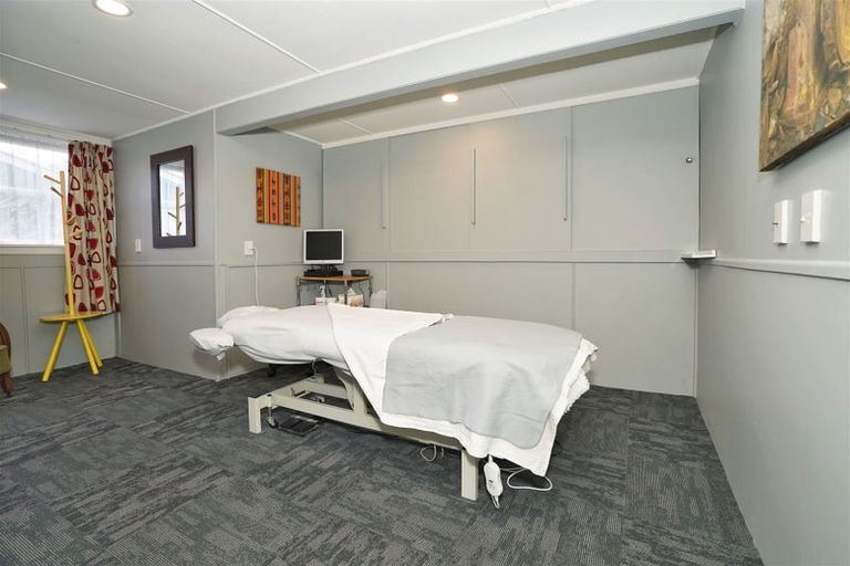 Photo of property in 84 Cambridge Road, Hillcrest, Hamilton, 3216