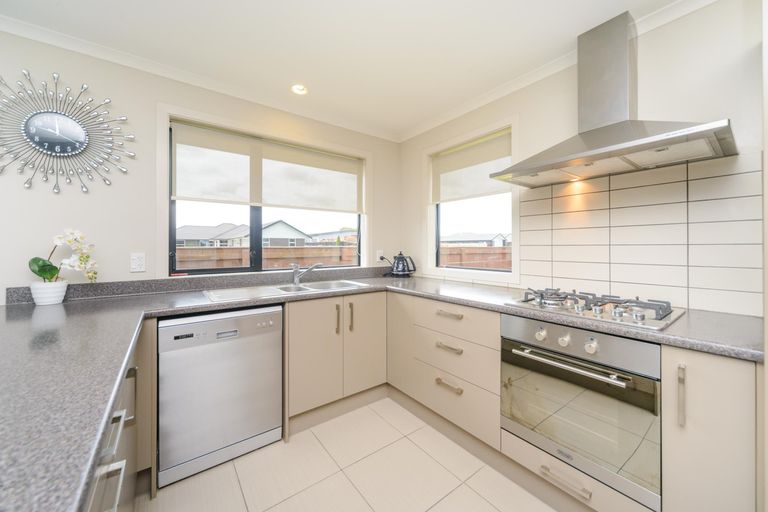 Photo of property in 2 Pegasus Place, Kelvin Grove, Palmerston North, 4414