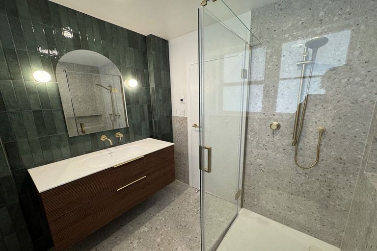 Photo of property in 198 Whites Line East, Waiwhetu, Lower Hutt, 5010