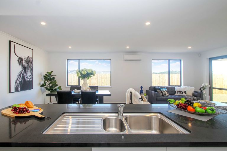 Photo of property in 22 Nellie Drive, Kumeu, 0810