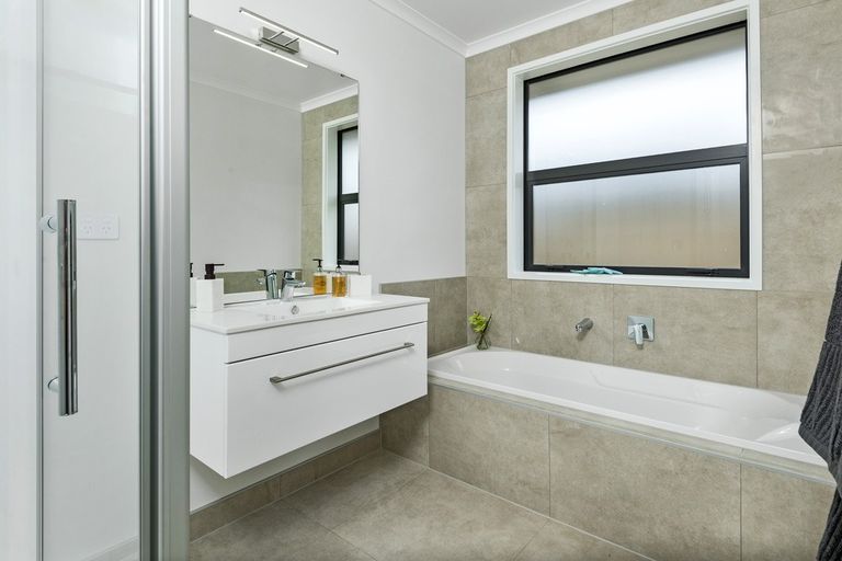 Photo of property in 32 Raithburn Terrace, Pokeno, 2402