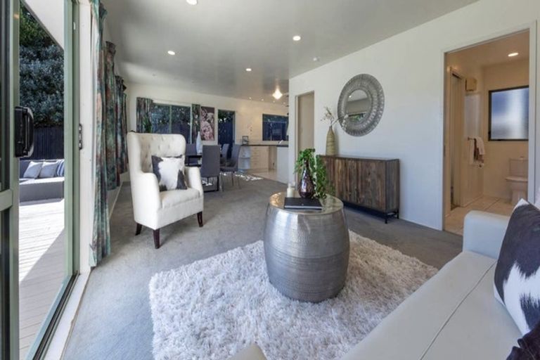 Photo of property in 90a Godley Road, Green Bay, Auckland, 0604